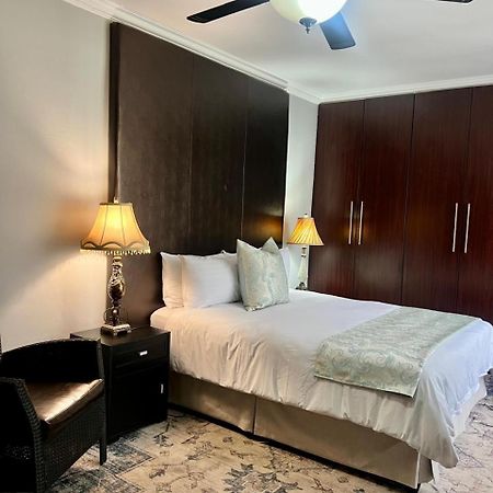 Silken Trap Accommodation No Loadshedding ヨハネスブルグ エクステリア 写真