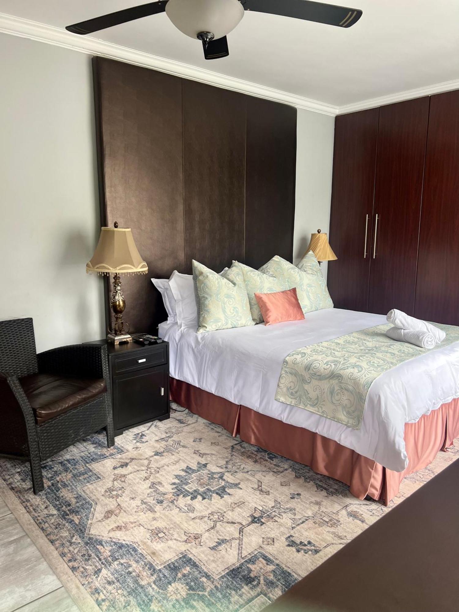 Silken Trap Accommodation No Loadshedding ヨハネスブルグ エクステリア 写真