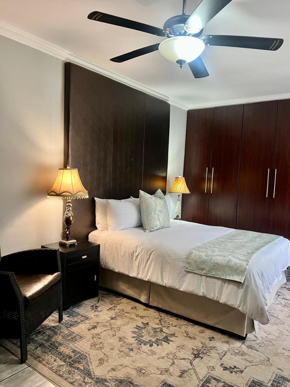 Silken Trap Accommodation No Loadshedding ヨハネスブルグ エクステリア 写真