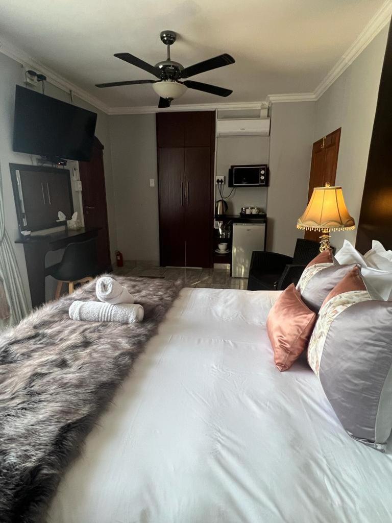 Silken Trap Accommodation No Loadshedding ヨハネスブルグ エクステリア 写真